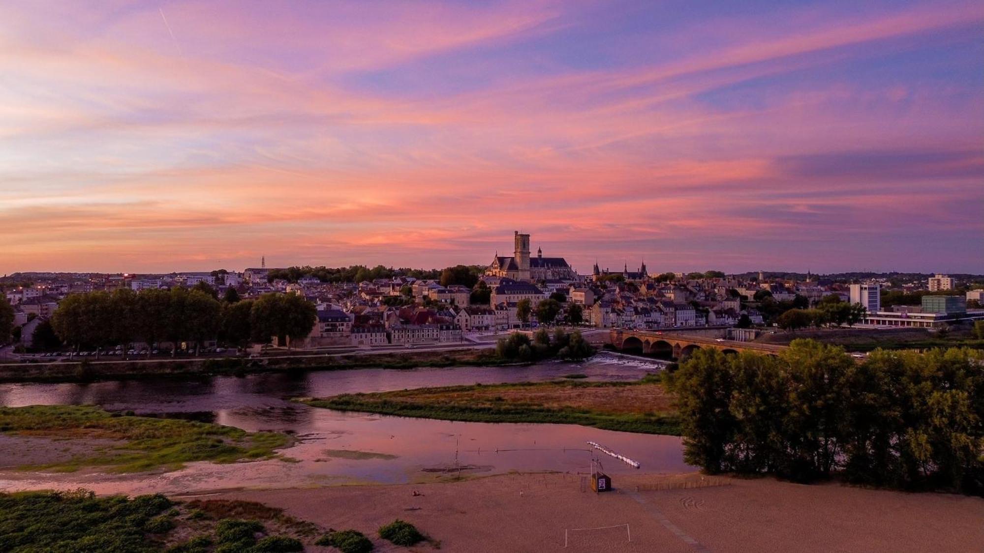 "Au Centre De Nevers" Hyper Centre Ville De Nevers, Proche Gare, Spacieux & Calme Dış mekan fotoğraf
