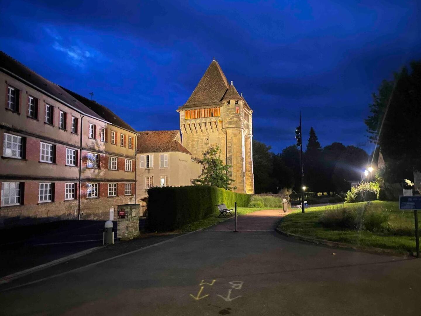 "Au Centre De Nevers" Hyper Centre Ville De Nevers, Proche Gare, Spacieux & Calme Dış mekan fotoğraf