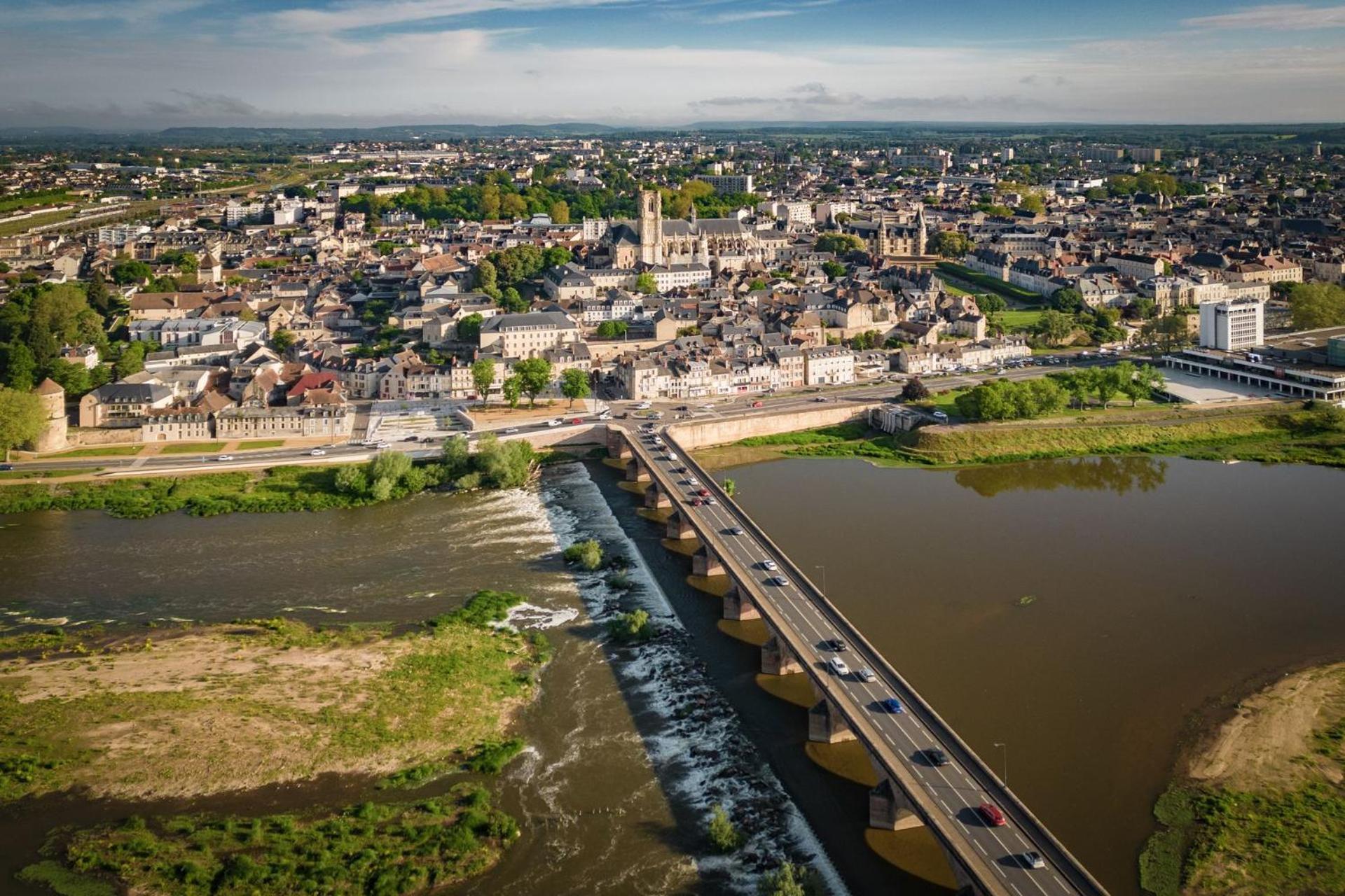 "Au Centre De Nevers" Hyper Centre Ville De Nevers, Proche Gare, Spacieux & Calme Dış mekan fotoğraf
